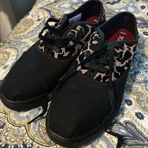 Tom’s Leopard Print/Black Sneakers 8.5